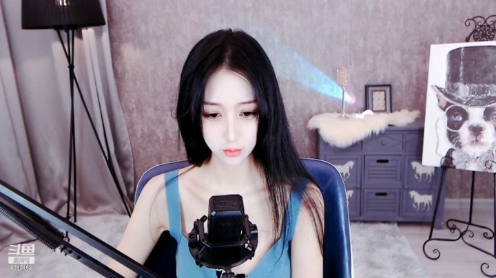 小香娇儿美女小姐姐直播发呆真可爱