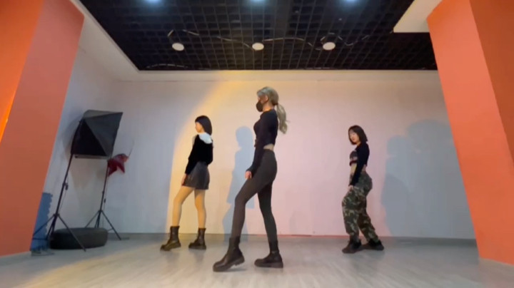 一个不会跳舞的游戏主播不是一个好dancer