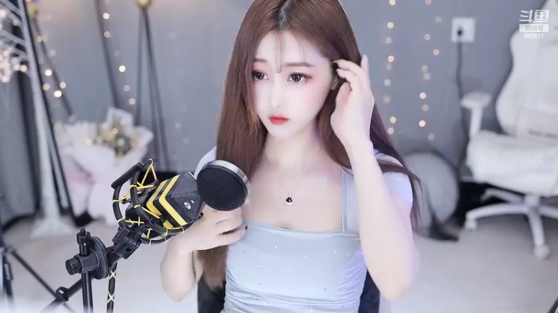 【2022-04-14 21点场】苏小懒38D：呆萌懒妹无敌射手嘎嘎下饭