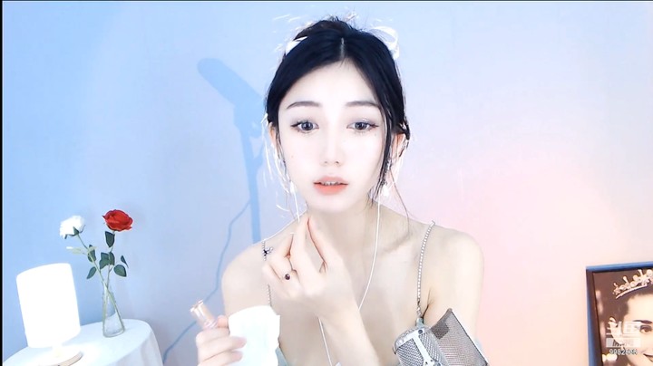 凌珂儿美女小姐姐好白啊，让人好喜欢