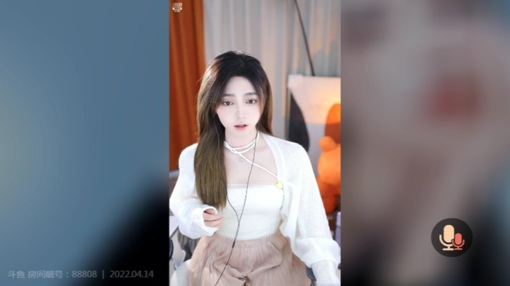 小悦同学美女小姐姐直播真好看，可爱啊