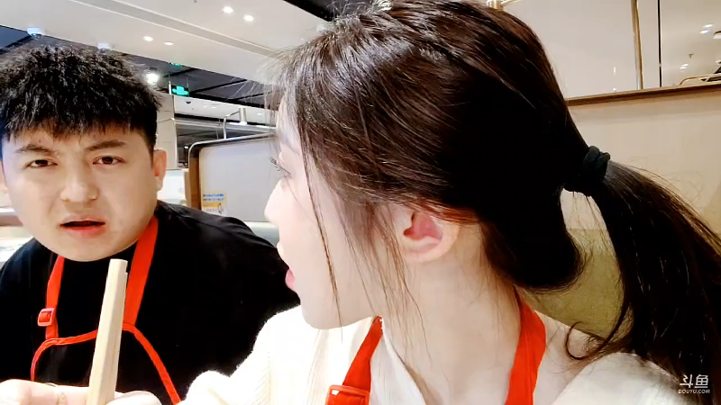 我在斗鱼看火力堂主直播户外