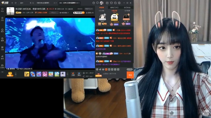 美女兔兔在小王哥在KTV唱歌真搞笑