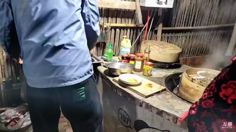 【2022-04-15 23点场】川味箩卜：《荒野厨神》之猪茵的肉