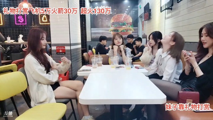 美女小七真可爱，慧琳穿的很迷人啊