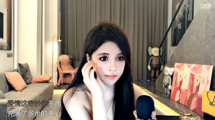 金萌尼玩手机好可爱啊