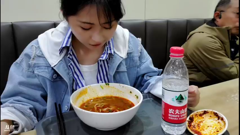 【2022-04-17 17点场】刘灶灶：刘灶灶的瓷器店，三点户外