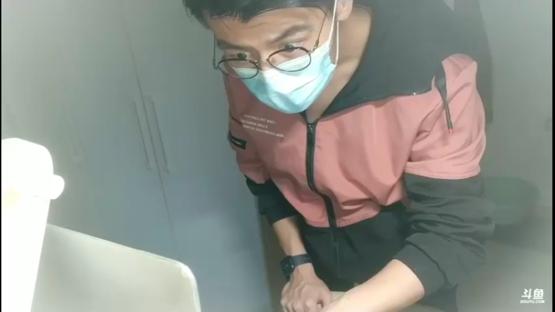 【2022-04-14 17点场】Z火炎炎123：封闭在家办公的摄像头