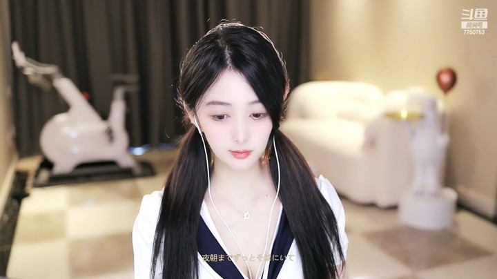 是小圈圈美女小姐姐绑两个小辫子真好看
