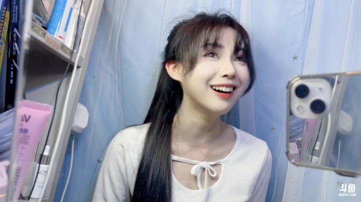 鲤丫丫美女小姐姐直播讲故事好搞笑啊