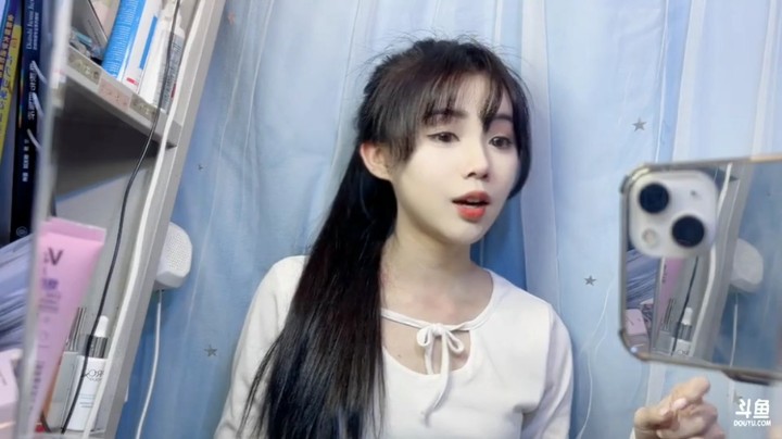 鲤丫丫美女小姐姐直播讲自己经历的事，很有趣