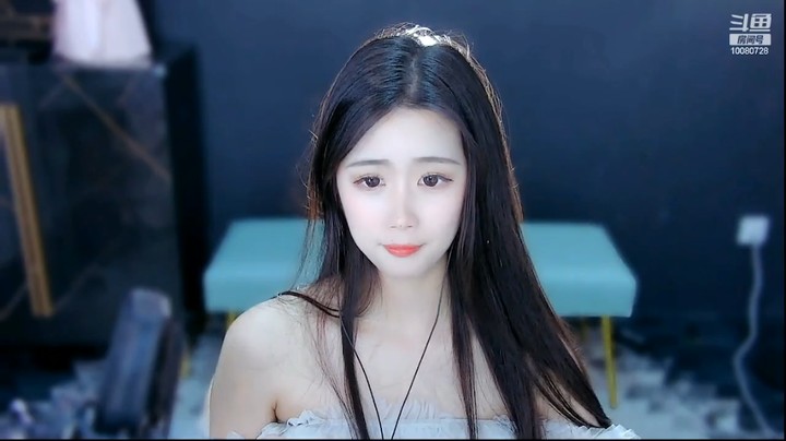 凉拌三岁美女小姐姐主播点外卖吃美食了