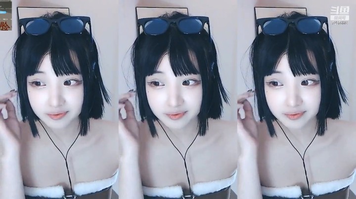 美女小姐姐很开心，今天有300个人看她