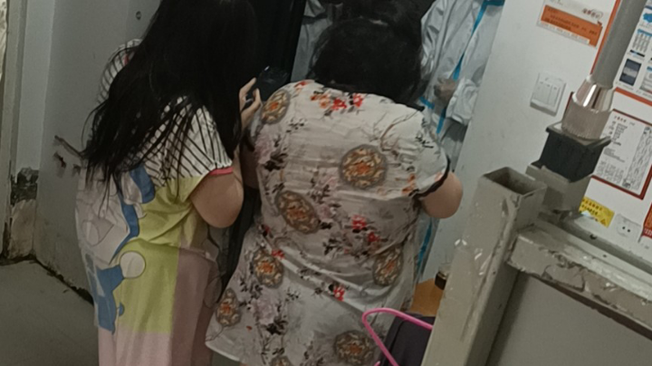 足不出户第4天 女人都憋疯了