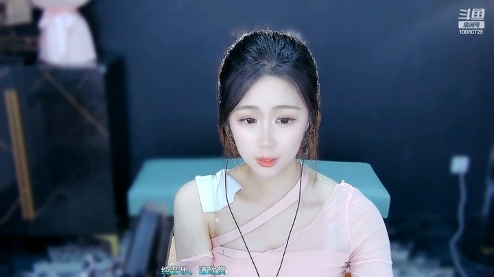 凉拌三岁美女小姐姐真好看，衣服好美