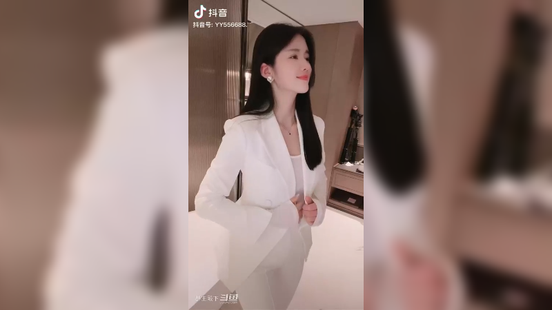 恭王小团队之老四 - （去年的西服，还好能穿上！！#微胖女生 #你心动了吗）