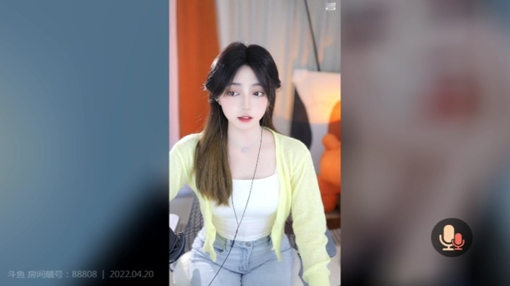 小悦同学美女小姐姐直播真好看，今天这衣服很清纯
