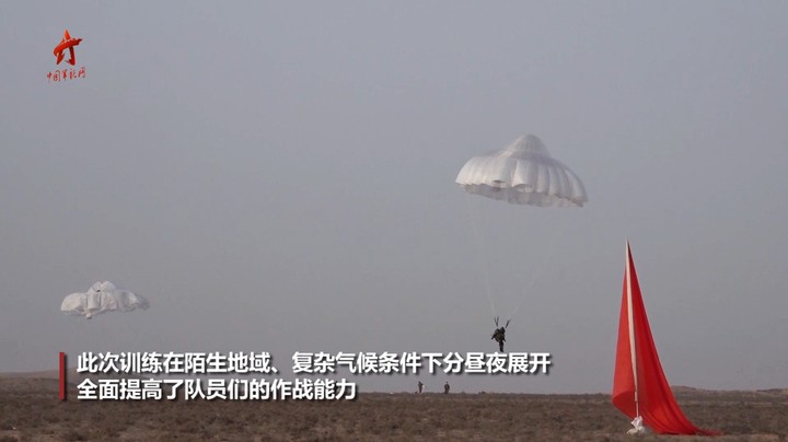 高空绽放！特战队员跨昼夜大飞机伞降震撼又刺激！