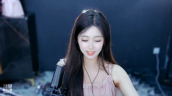 凉拌三岁美女小姐姐真好看啊