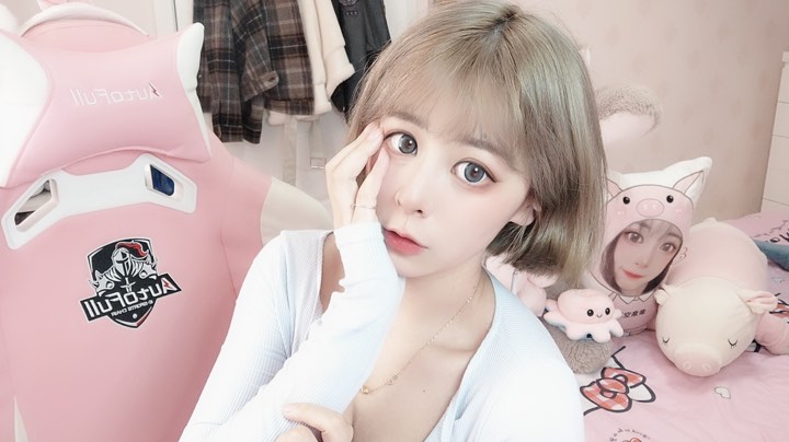 因为你的眼里有光，使无光的我变得特别