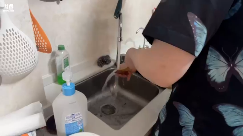 【2022-04-21 18点场】白鲨石头丶：大家一起看亚洲杯吧~~