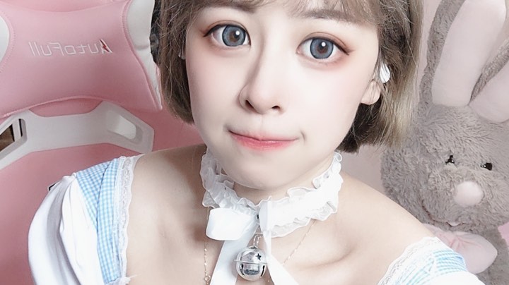 因为你的眼里有光，使无光的我变得特别