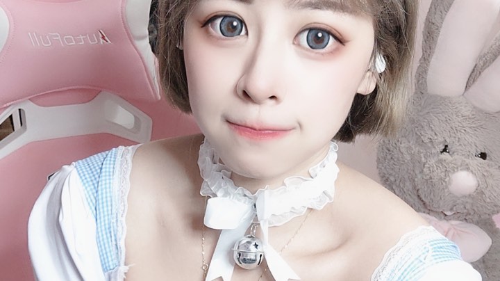 因为你的眼里有光，使无光的我变得特别