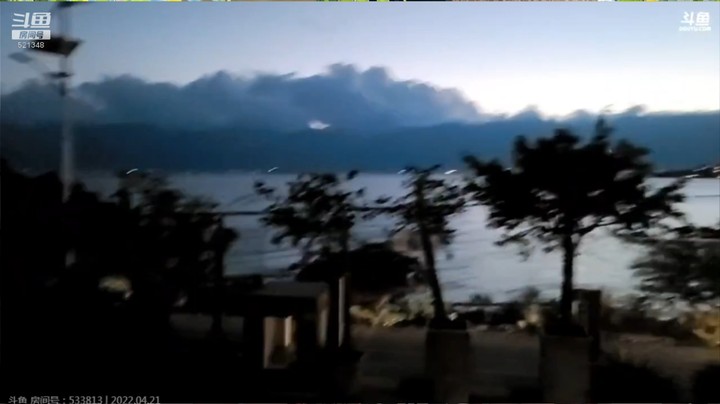 如此良辰美景，博哥开始表演舞蹈，很精彩啊