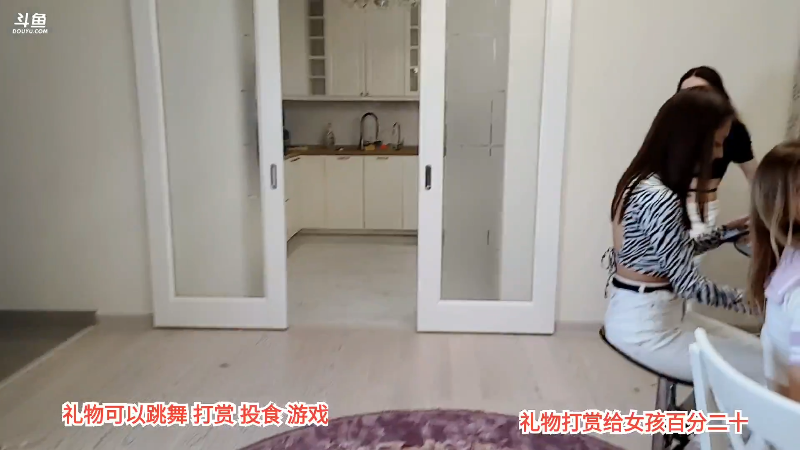 刚吃完饭这样蹦不好吧？为了钱做老板的也不让自己员工休息会蹦。
