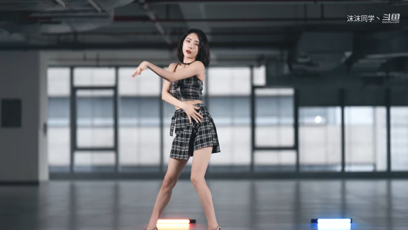 我在斗鱼看沫沫同学丶直播舞蹈