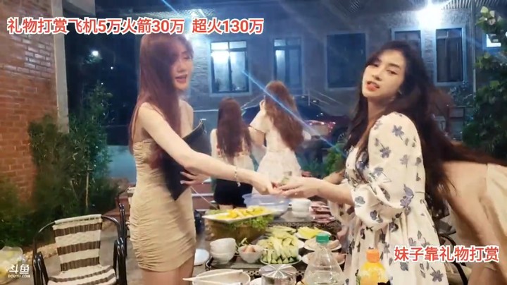 美女倾月还是很漂亮的，空姐身材好啊