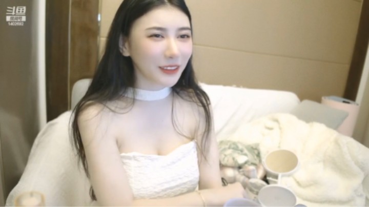 美女小姐姐对自己的审美很自信，非常好看啊