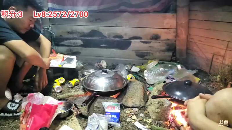 【2022-04-23 00点场】逐梦兄弟：《荒岛余生》第9天 想去观音桥的第二天