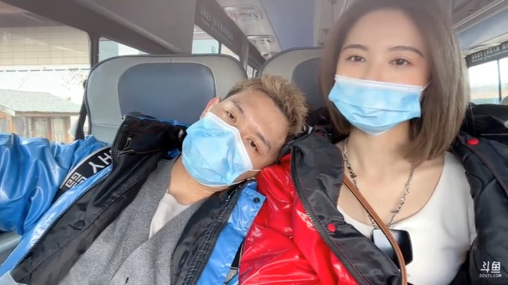 博哥表演的呼吸困难，美女很淡定，演技不错