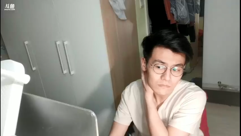【2022-04-25 23点场】Z火炎炎123：封闭在家办公的摄像头