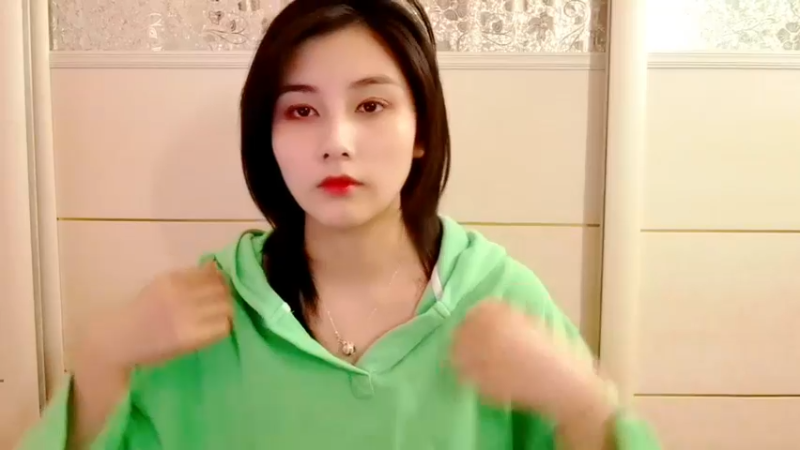 【2022-04-27 19点场】我是唐菲：我表情悠哉跳个大概