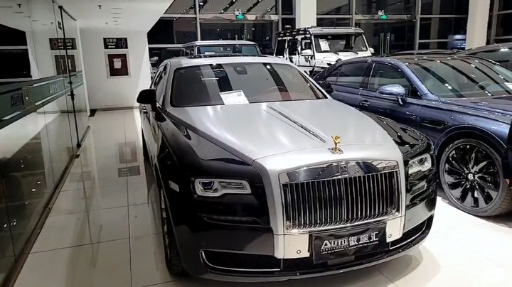 小王哥直播买豪车，这劳斯莱斯黑白配挺酷的