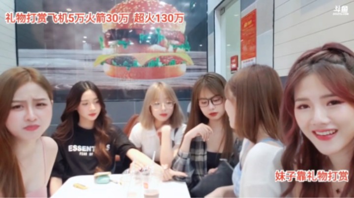 美女和小七真可爱，大海太会说了，获得飞机