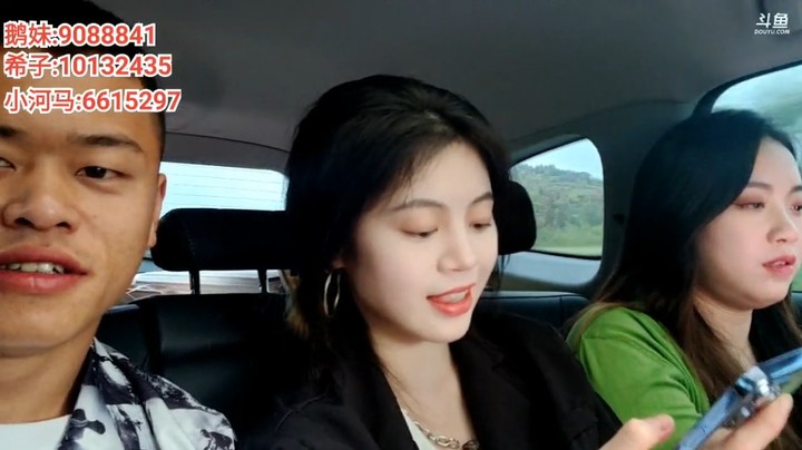 浩哥听美女小姐姐唱英文歌很好听啊