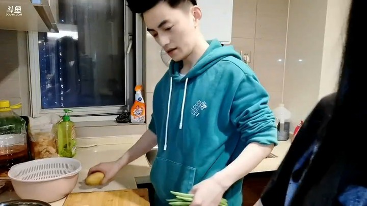 志勋说是老婆想追他的，他说是她高攀了我