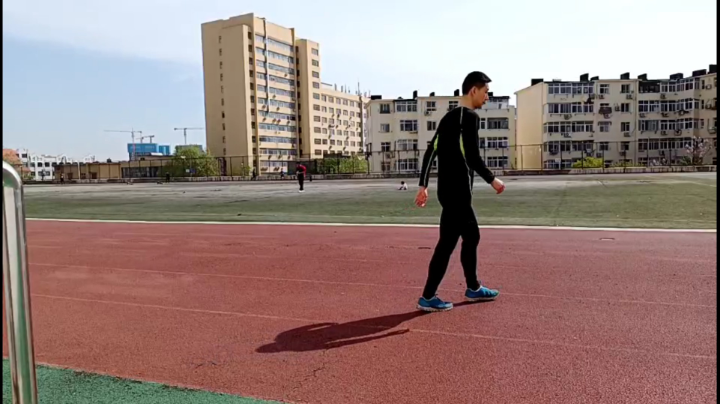 运动，在无氧状态下跑圈