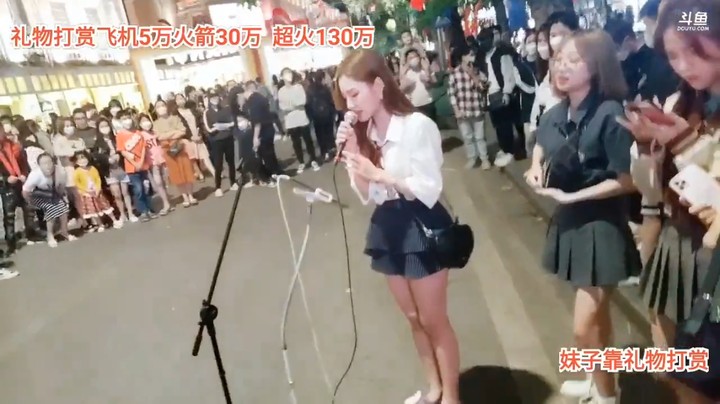 大海在街边唱歌放不开 有点害羞啊