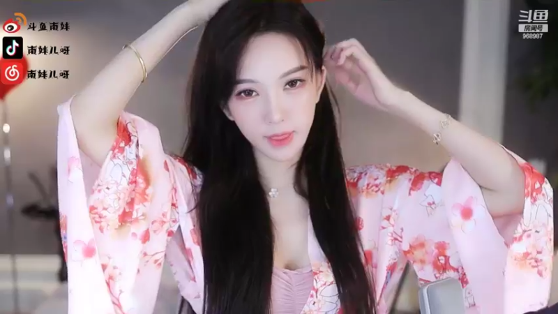 【2022-05-02 19点场】南妹儿呀：看看我 我就不信你两眼空空