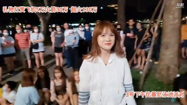 美女可爱多多哥表演舞蹈，没想到这么精彩啊