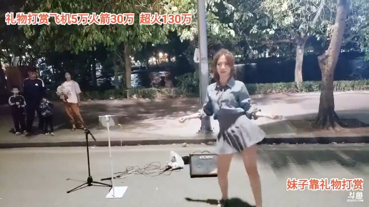 美女空姐跳舞很精彩