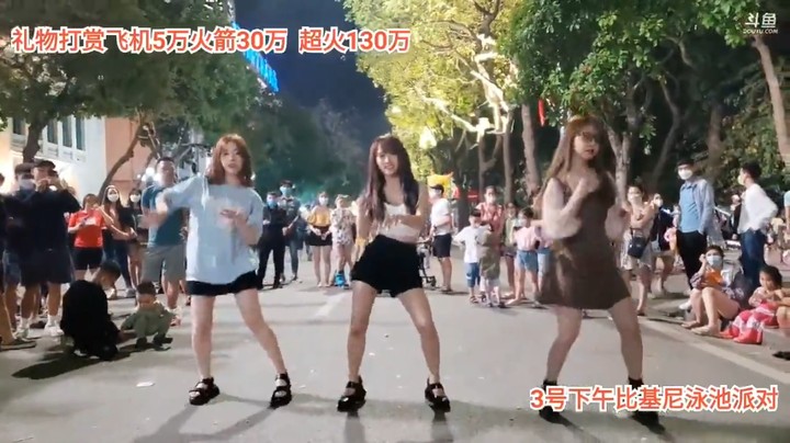 美女小七文轩和小九表演舞蹈很可爱啊