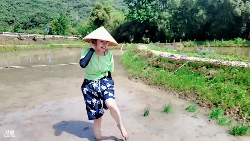 【2022-05-02 15点场】逐梦兄弟：紫牌大姐的一天