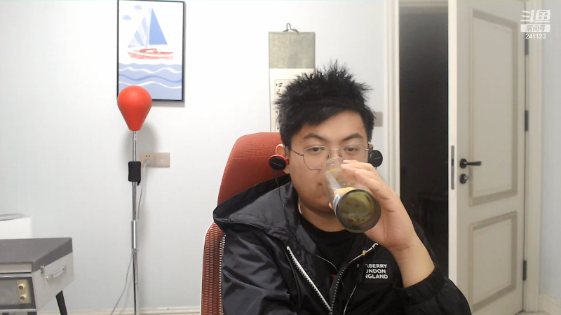 我在斗鱼看火力堂主直播户外