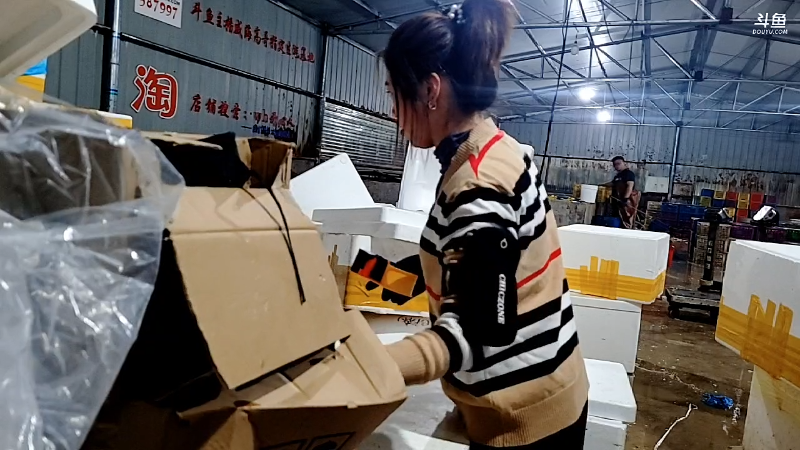 【户外】威海高哥587997的精彩时刻 20220503 23点场