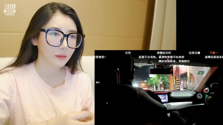 美女小姐姐直播看别人开车